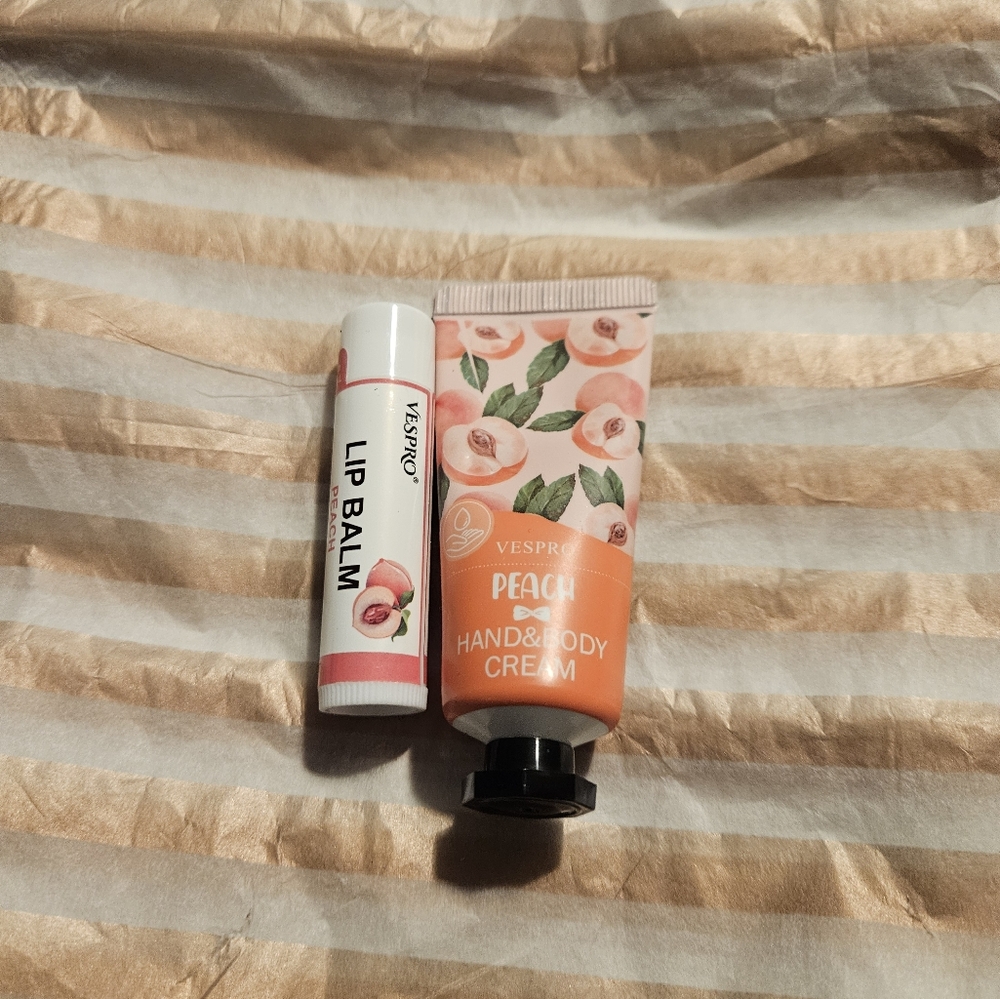 Gift set from Vespro 🍑 Peach hand creme and peach 🍑 lip balm